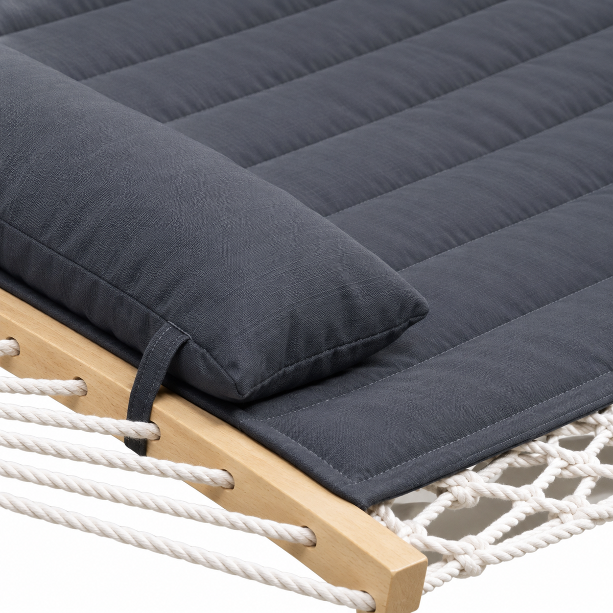 Zoom sur les matières : Hamac en corde gris foncé uni avec matelas et support acier