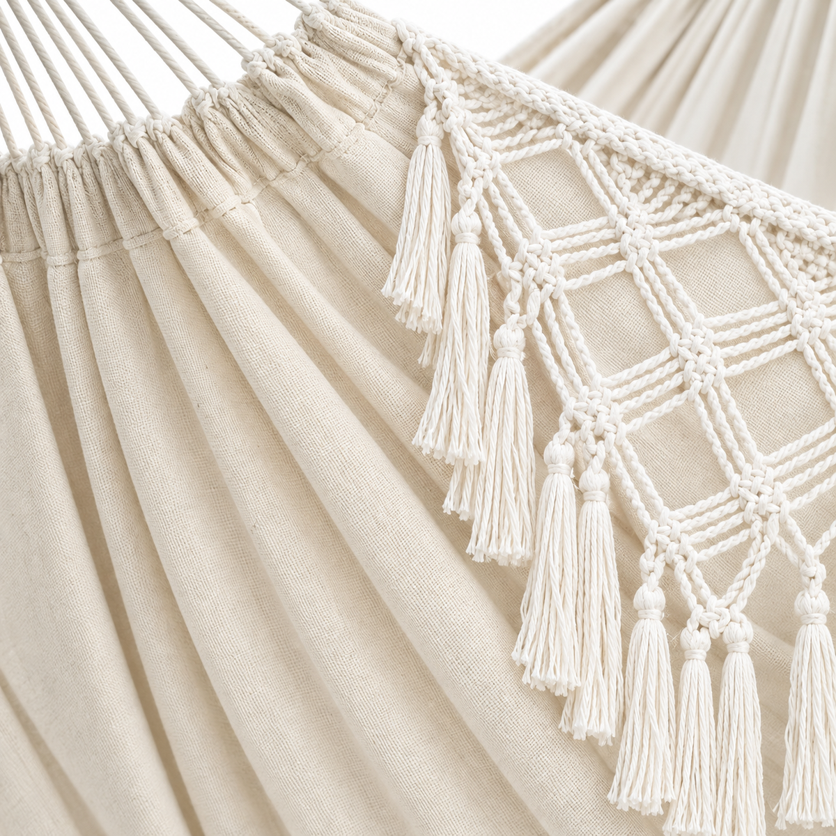 Zoom sur les matières : Hamac macramé écru à franges sans barre