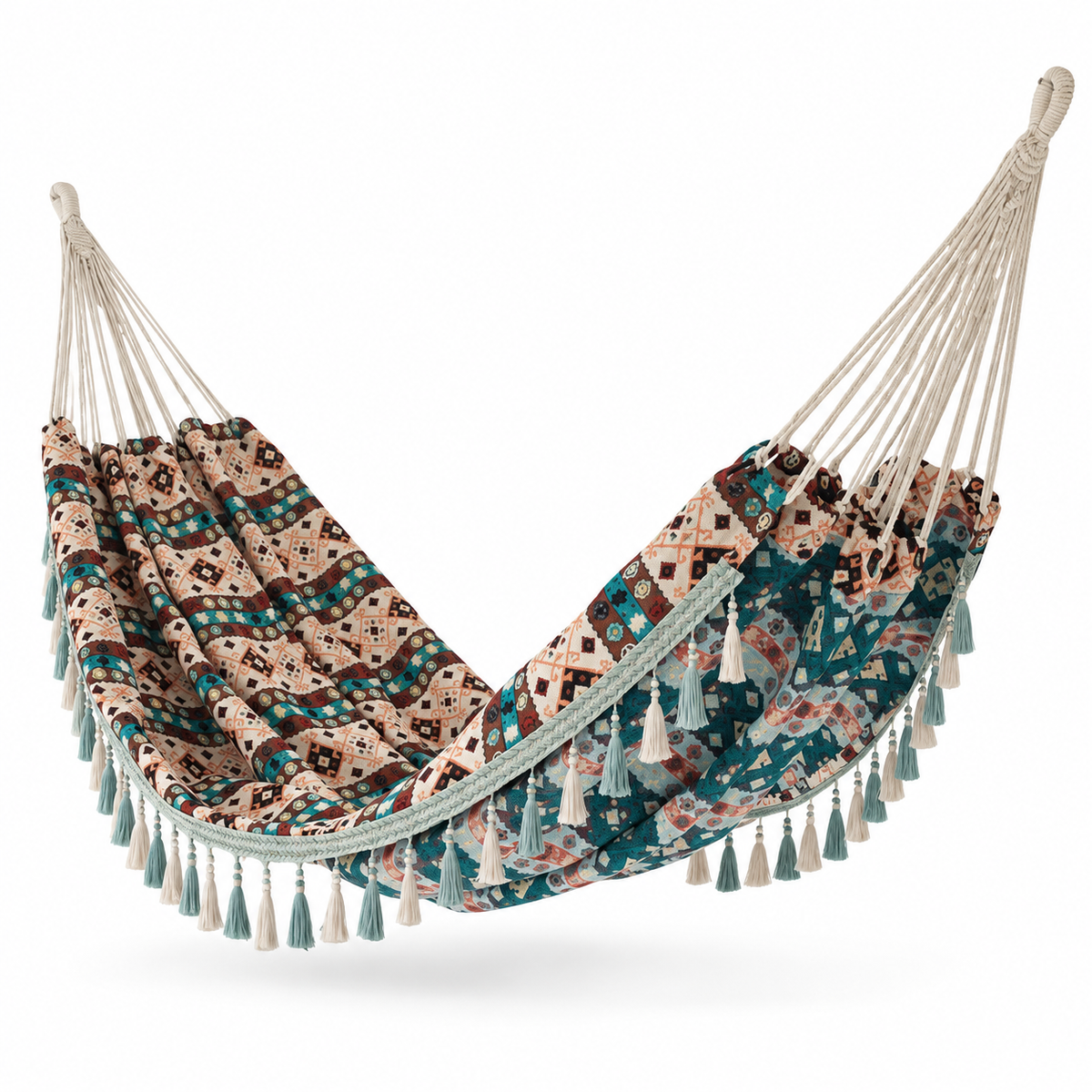 Hamac jacquard patchwork vert et rouille et pompons sur fond blanc