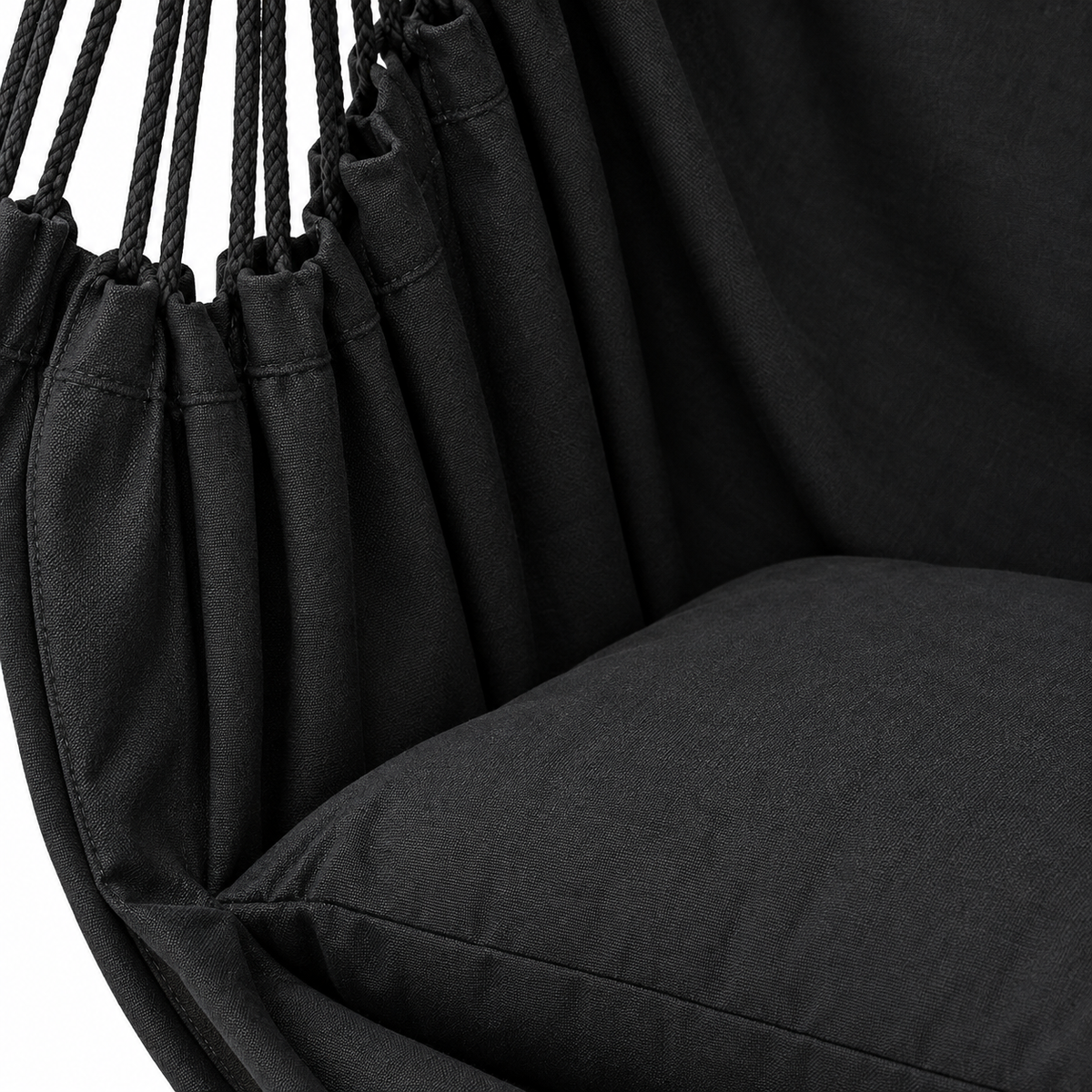 Zoom sur les matières : Fauteuil hamac noir avec portique et coussins