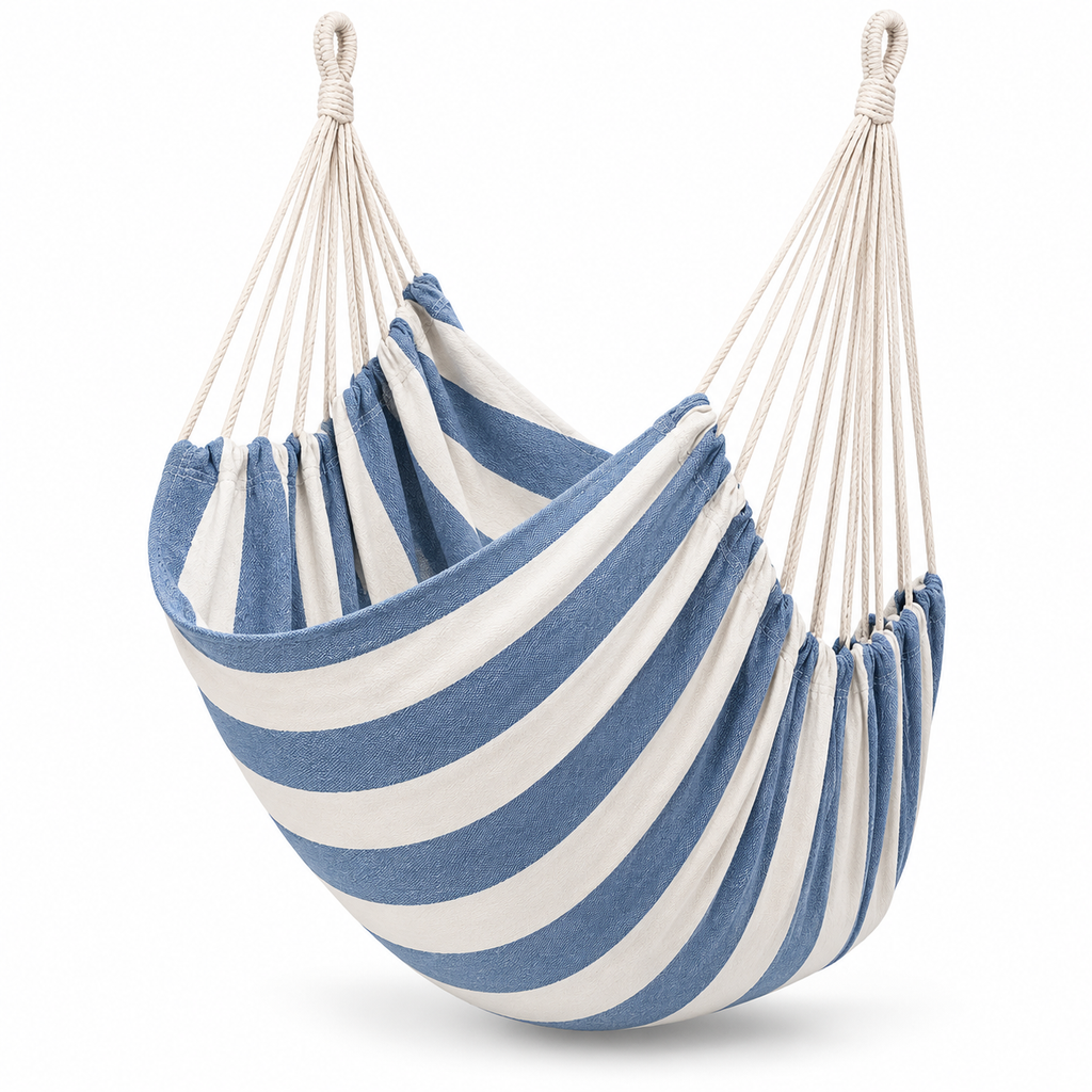 Chaise hamac rayée bleue et écrue sur fond blanc