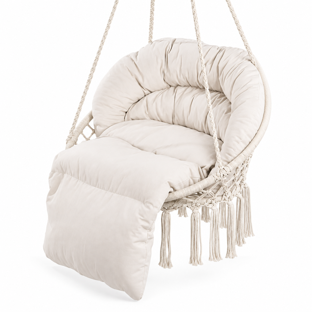 Fauteuil suspendu en macramé écru avec coussin sur fond blanc